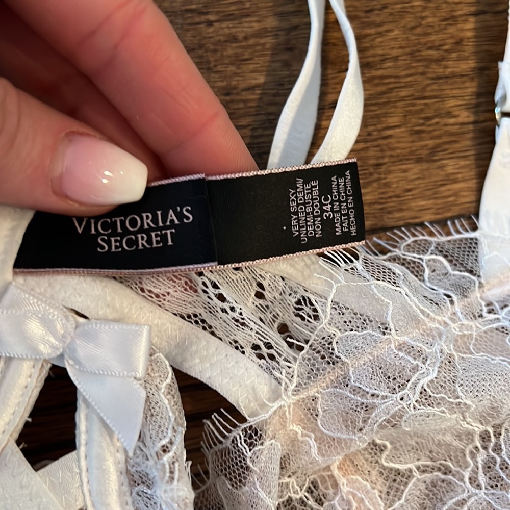 Victoria’s Secret White Lace Set - Picture 2 of 6